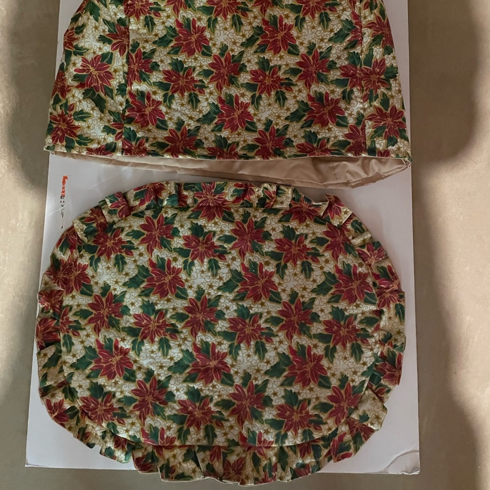 Large Toaster and Mixer covers matching placemats.